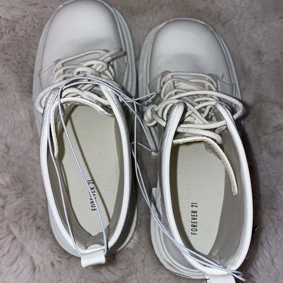 Chunky white patent lace up boots 7.5 - Picture 3 of 4